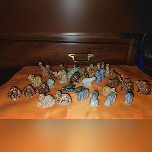 Wade red roses tea figurines